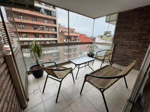a balcony with chairs and a table on a balcony at Depto. PREMIUM Barrio Norte in San Miguel de Tucumán