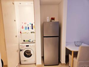 Gallery image of Cozy studio in YAS ISLAND with canal view in Abu Dhabi