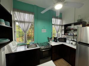 Cucina o angolo cottura di Casa Willow Spacious And Relaxing Property