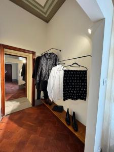 a hallway with a room with a clothes rack and shoes at La città d'oro apartments in Arezzo