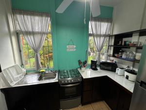 Cucina o angolo cottura di Casa Willow Spacious And Relaxing Property
