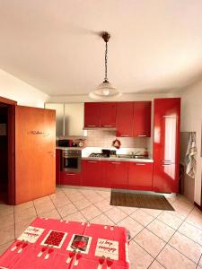 A kitchen or kitchenette at Dolce Ricordo, locazione turistica
