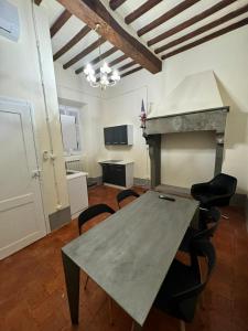 a table and chairs in a room with a fireplace at La città d'oro apartments in Arezzo
