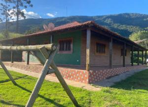 Nespecifikovaný výhled na hory nebo výhled na hory při pohledu z prázdninového domu