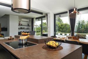 Fotografia z galérie ubytovania Martincic residence - 5 stars luxury with pool heating on 4000m2 v destinácii Rakalj