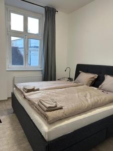 מיטה או מיטות בחדר ב-Apartmán Palackého
