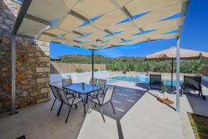 Μπαλκόνι ή βεράντα στο Melidoni Stone Villas