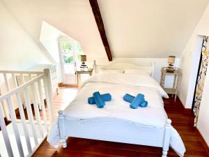 Ένα ή περισσότερα κρεβάτια σε δωμάτιο στο Gîtes Entre Terre et Mer