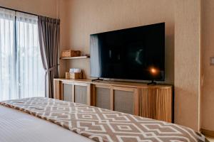 Телевизор и/или развлекательный центр в La Gracia Hotel & Spa