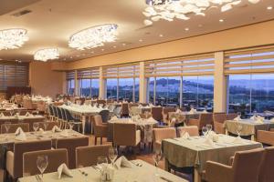 Restaurace v ubytování Nevali Hotel & Convention Center