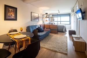 TV a/nebo společenská místnost v ubytování Studio 907 Parque Una com garagem