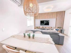 Μια τηλεόραση ή/και κέντρο ψυχαγωγίας στο Life Beach