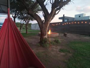 Ein Garten an der Unterkunft CASA quinta ""LUZ AZUL"" con pileta, galeria, calefaccion , doble aire frío calor, WIFI