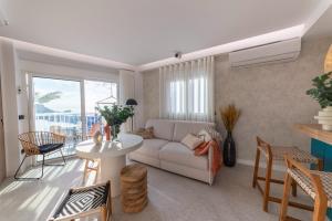 a living room with a couch and a table at Golden View in Águilas