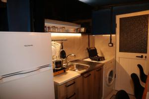 Kuchyň nebo kuchyňský kout v ubytování Albania Studio Apartament