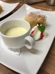 Jedzenie w pensjonacie lub w pobliżu