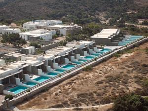 Bazén v ubytovaní Hotel Milos Sea Resort alebo v jeho blízkosti
