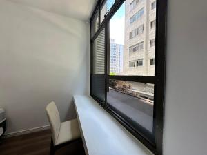 Posezení v ubytování Frente Mar com garagem, Ar Condicionado e WI-FI grátis em Santos