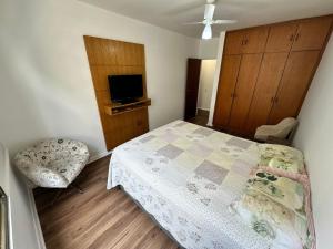 Postel nebo postele na pokoji v ubytování Frente Mar com garagem, Ar Condicionado e WI-FI grátis em Santos