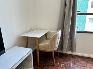 Posezení v ubytování Frente Mar com garagem, Ar Condicionado e WI-FI grátis em Santos