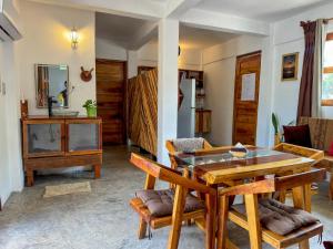 Ruang duduk di Apt 1-7 ppl, Starlink, Mini-pool & terrace