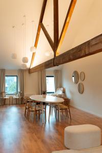 Fotografie z fotogalerie ubytování Spacious, newly renovated loft - 107m2 v destinaci Sint-Niklaas