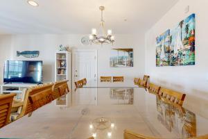 Χώρος καθιστικού στο Coconut Grove 202