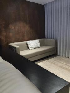 a living room with a couch and a bed at Ronza in Abidjan