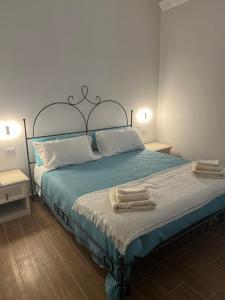 a bedroom with a bed with two towels on it at Casa della nonna bed & breakfast in Vairano Scalo