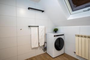 a white bathroom with a washing machine in it at Sali Homes Übernachten im Kulturdenkmal - Weinort in Besigheim +76 photos