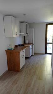 Kuchyň nebo kuchyňský kout v ubytování Dom pod czereśnią