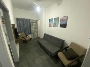 a living room with a couch and two chairs at 739 Casa 1 · Casa1 - 2 dorm, otima local ,Wi-Fi,Note,Gar, pet in Campinas