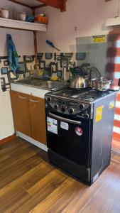 Kuchyň nebo kuchyňský kout v ubytování Small Apartment