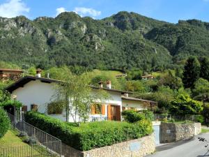 Gallery image of Holiday Home by Lake Idro Lombardy in Crone