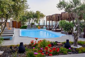 The swimming pool at or close to Impressive One