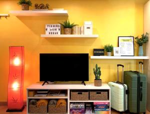 a flat screen tv sitting on top of a tv stand at Erase una vez in Burgos