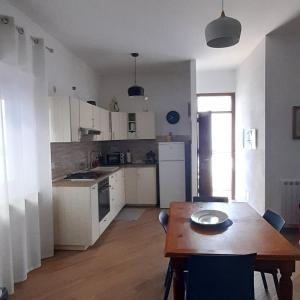 Cucina o angolo cottura di La comodità a due passi dal mare di Mondello