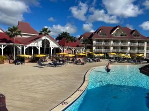 Bazén v ubytování Kaz Caraïbes, piscine & plage nebo v jeho okolí