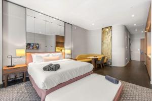 Postel nebo postele na pokoji v ubytování Luxury King Suite W City view at SLS Brickell + 23 fotografií