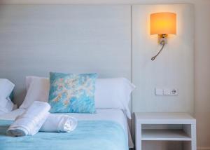 Postel nebo postele na pokoji v ubytování Hotel Miramar
