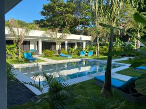vista sulla casa dal giardino di Hotel Good Life a Coco