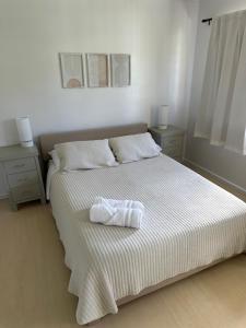 Best location, and recently renovated客房内的一张或多张床位