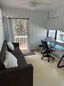 Best location, and recently renovated的休息区