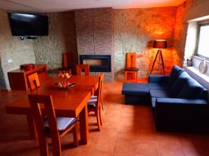 TV/trung tâm giải trí tại Casa na Serra da Estrela - Solar do Prazo