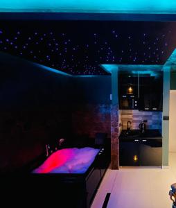 Postel nebo postele na pokoji v ubytování Spa Apartments UTOPIA