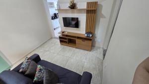 TV/trung tâm giải trí tại Linda Casa tudo novinho 2 QTS churrasqueira BH
