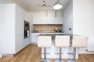 Köök või kööginurk majutusasutuses Deluxe Seaview Apartment