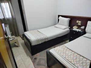 Letto o letti in una camera di Abo Elwafa Hotel