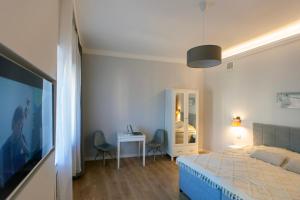 Un pat sau paturi într-o cameră la Premium Apartment - Brama Krakowska - Old Town