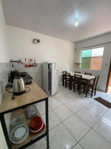 Η κουζίνα ή μικρή κουζίνα στο RESIDENCIAL JOÃO CARLOS casa